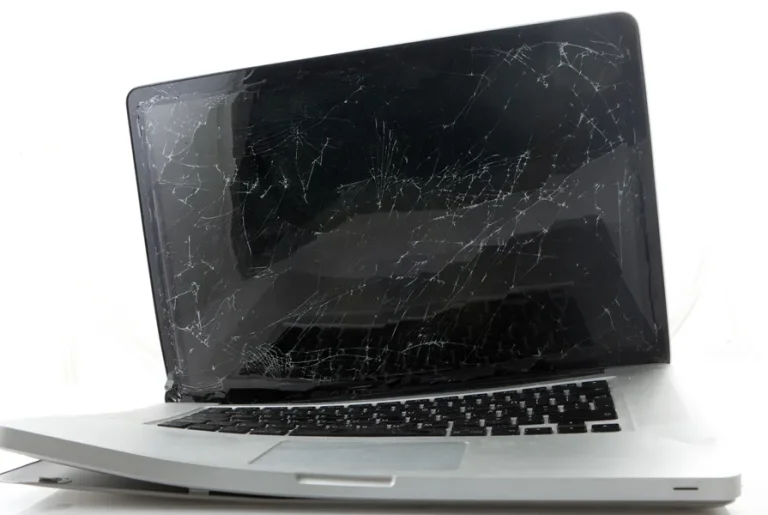 Dlaczego naprawa MacBooka wymaga wiedzy?